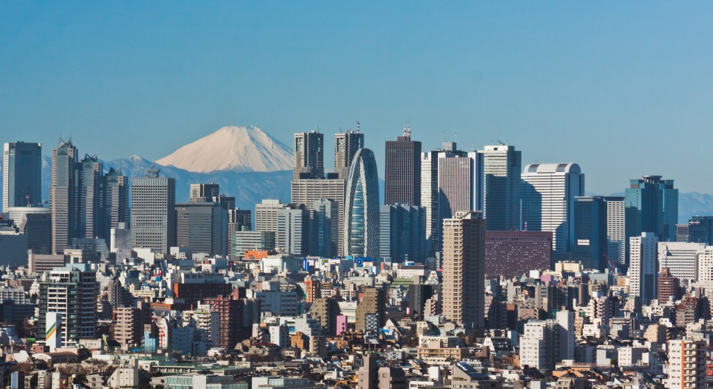 Mont Fuji derrière les buildings de Shinjuku, 2009.