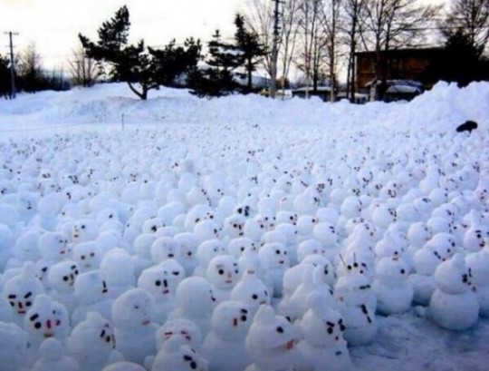 Mini bonhomme de neige en masse.