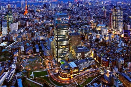 Tokyo Midtown vue de nuit. 
