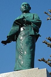 Statue-de-Oishi-Kuranusuke-leader.jpg