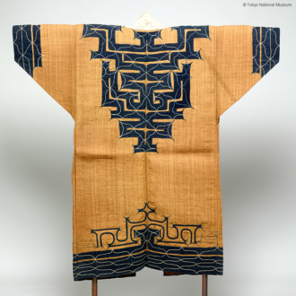 Lire la suite à propos de l’article Attushi, le vêtement traditionnel Ainou.
