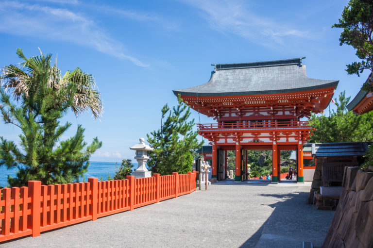 Lire la suite à propos de l’article Udo-jinja, le sanctuaire avec l’une des plus belles vues du Japon