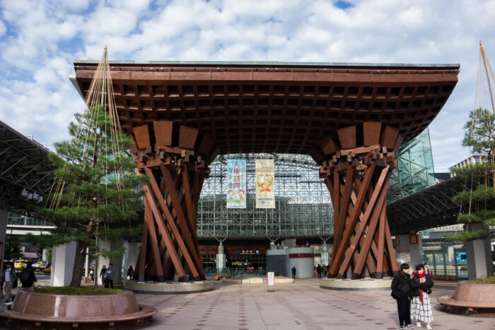 Torii de la gare de Kanazawa
