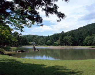 Lire la suite à propos de l’article Jardin de paradis au Motsu-ji à Hiraizumi.