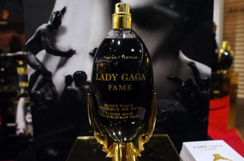 Lire la suite à propos de l’article Lady Gaga lance son parfum "Fame" à Tokyo.