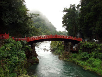 Lire la suite à propos de l’article Le pont Shinkyo à Nikkô.