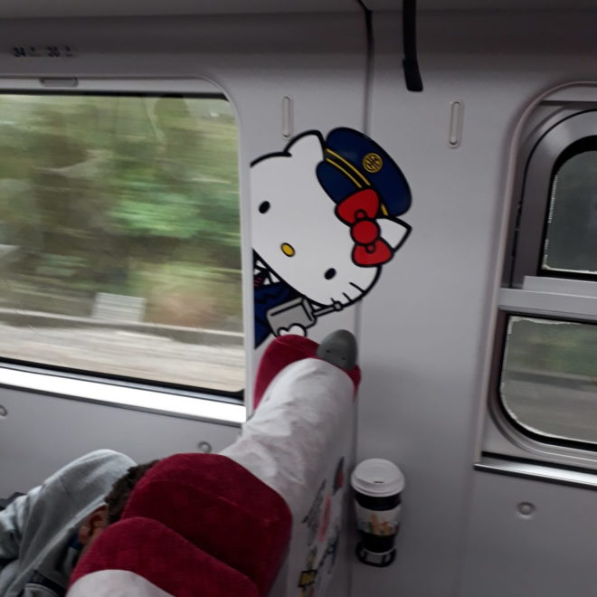 Train Hello Kitty intérieur le site du Japon